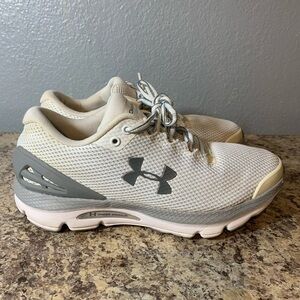 Underarmor Girls Sneakers sz 7